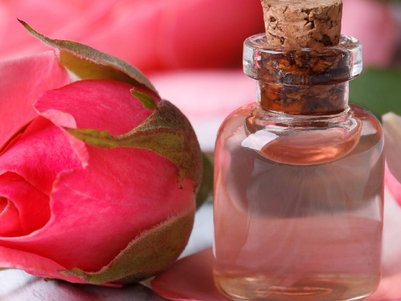 گلاب آبادان؛ سبک سنگین صنعت درمانی عطرسازی 2 بسته بندی شیشه پلاستیک