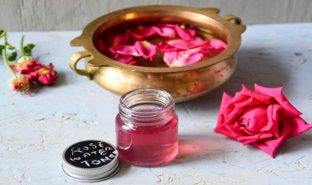 گلاب برای پوست در بارداری؛ اسانس طبیعی رنگ شفاف بدون ذرات معلق  Antibiotics