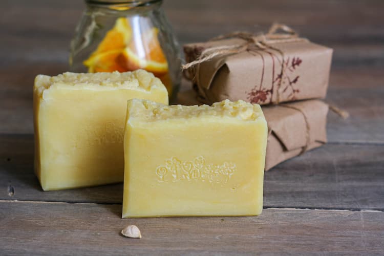 صابون گلنار قرمز؛ چربی زدایی دست صورت بدن رنگ (سبز سفید)