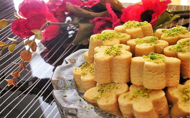 شیرینی نخودچی ساده؛ سفید کرمی (2 5 10 کیلوئی) بافت ترد شکننده