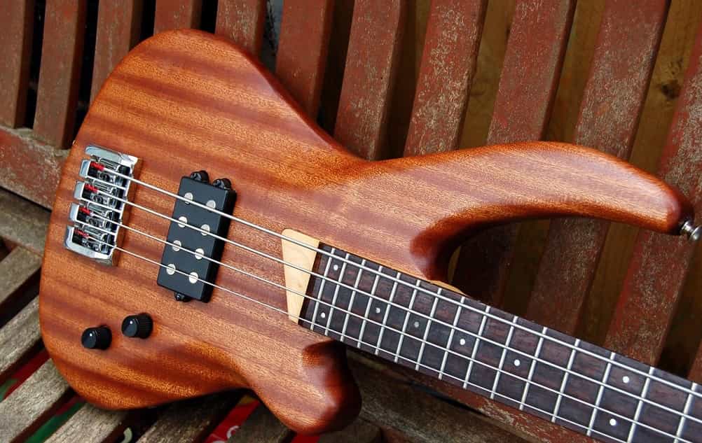 چوب گردو در گیتار؛ فرم گیری آسان مقاوم برابر فرسایش ضربه
