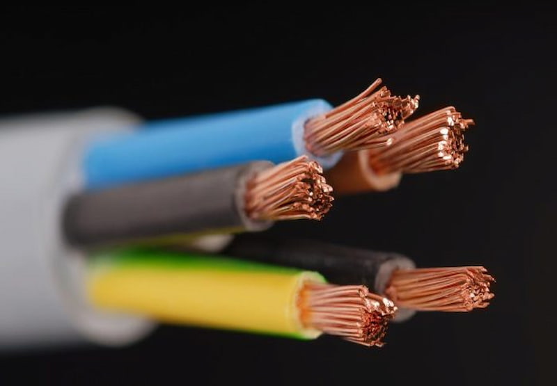 سیم نیمه افشان سیراف برق؛ مقاومت بالا جریان عبور برق pvc 