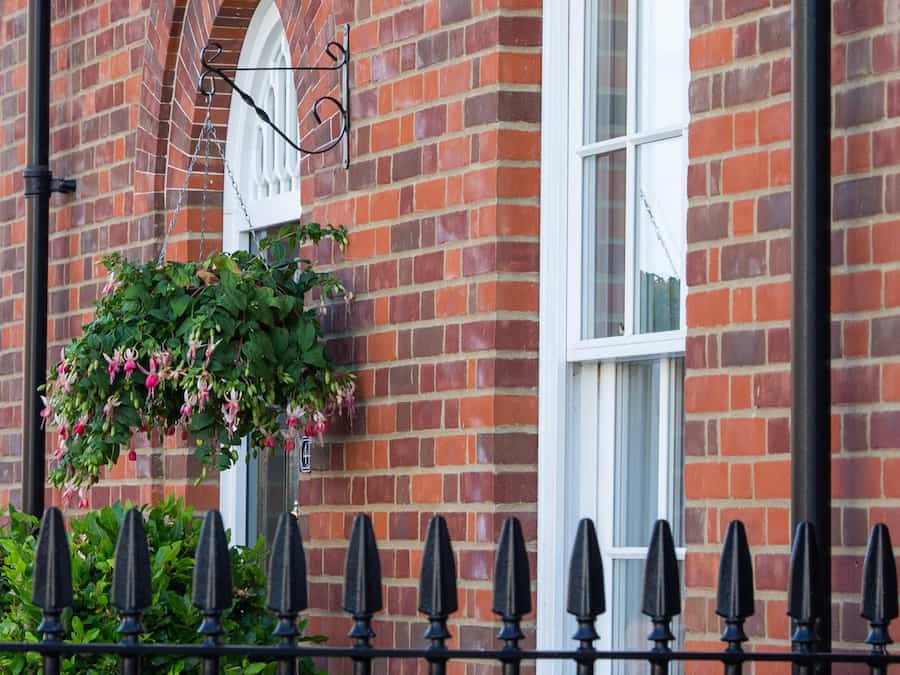 آجر نما برای دیوار حیاط؛ پلاک هلالی گوشه ضخامت (8 15) سانتی متر