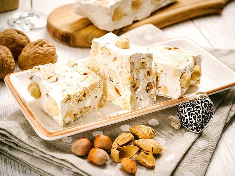 گز پسته ای؛ شکلاتی زعفرانی انگبین طبع گرم ویتامین E