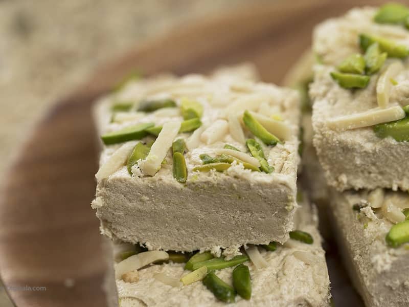 حلوا ارده پسته ای؛ انرژی زا طبع گرم 4 مواد کنجد شکر هل گلاب