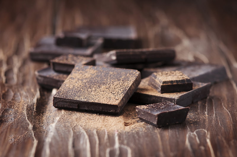 شکلات تلخ سوتاش؛ رنگدانه قهوه ای بهبود پوست فلاونول chocolate