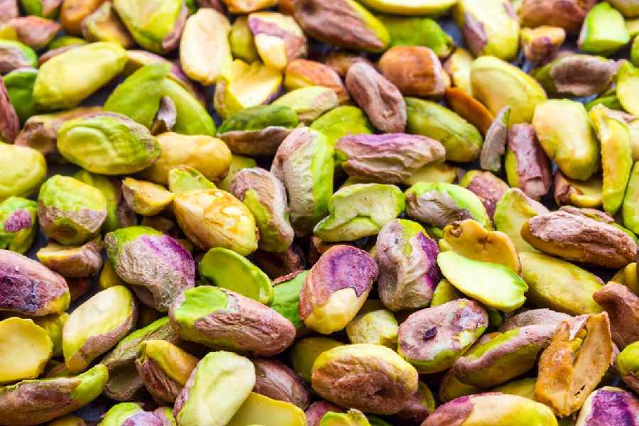 مغز پسته دست شکن؛ فندقی اکبری بادامی کله قوچی حاوی thiamine