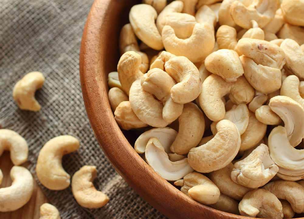 بادام برای لکنت زبان (خشکبار) درختی زمینی هندی با پوست بدون پوست salty