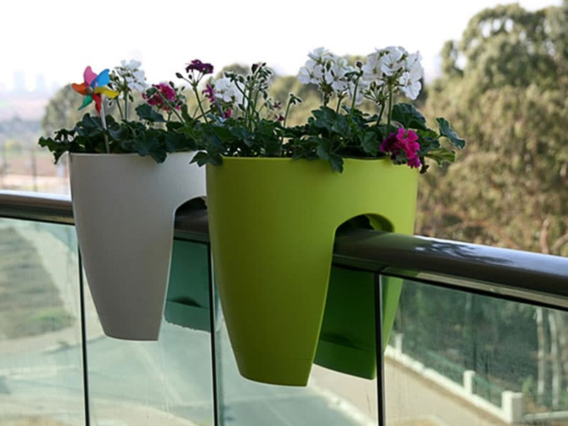 گلدان پلاستیک فشرده؛ قرمز سفید مشکی حاوی منافذ Polypropylene