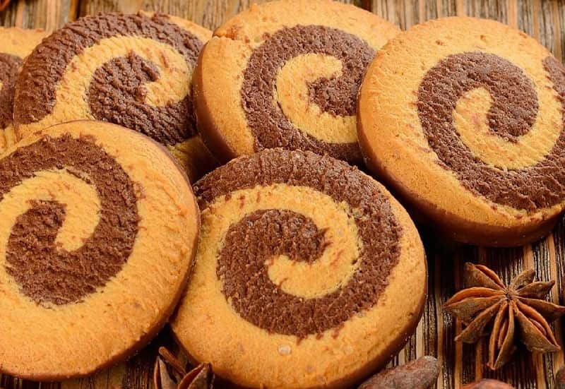 کلوچه شکلاتی بدون فر و همزن؛ اسانس طبیعی جعبه ای پلاستیکی (ساده طرحدار)