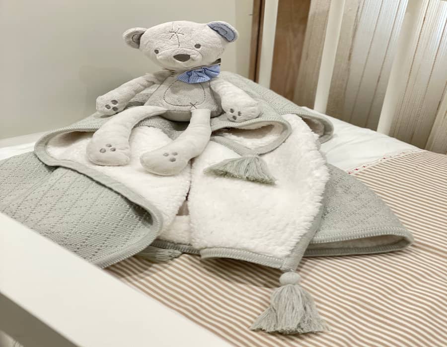 پتو خزدار نوزادی؛ آکرلیک تخت رده سنی ( نوزادی و بزرگسالی) متریال