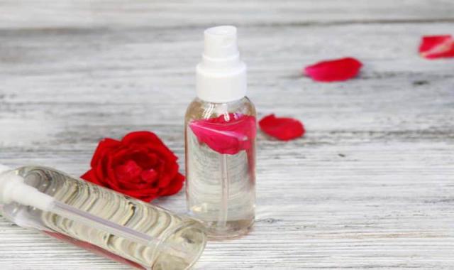 گلاب درجه یک روازاده؛ سنگین سبک 2 آتشه آنتی اکسیدان ویتامین C