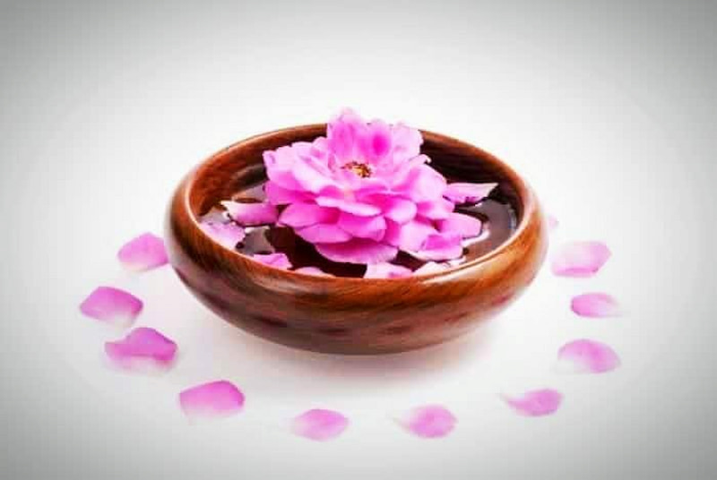 گلاب چال گونه؛ سنتی صنعتی پاکسازی پوست حاوی ویتامین (A C B E)