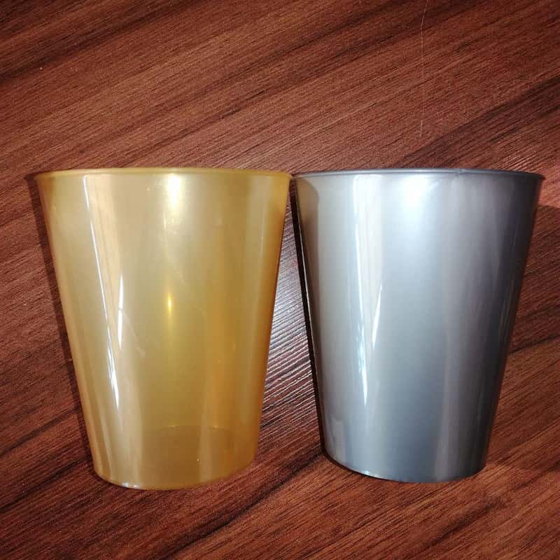 لیوان یکبار مصرف نقره ای؛ کاغذی مقاوم مناسب مراسمات تولد عروسی