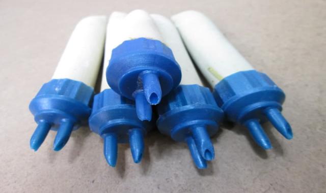 آبخوان ارومیه؛ میله ای مخروطی گلدانی 2 جنس پلاستیکی فلزی