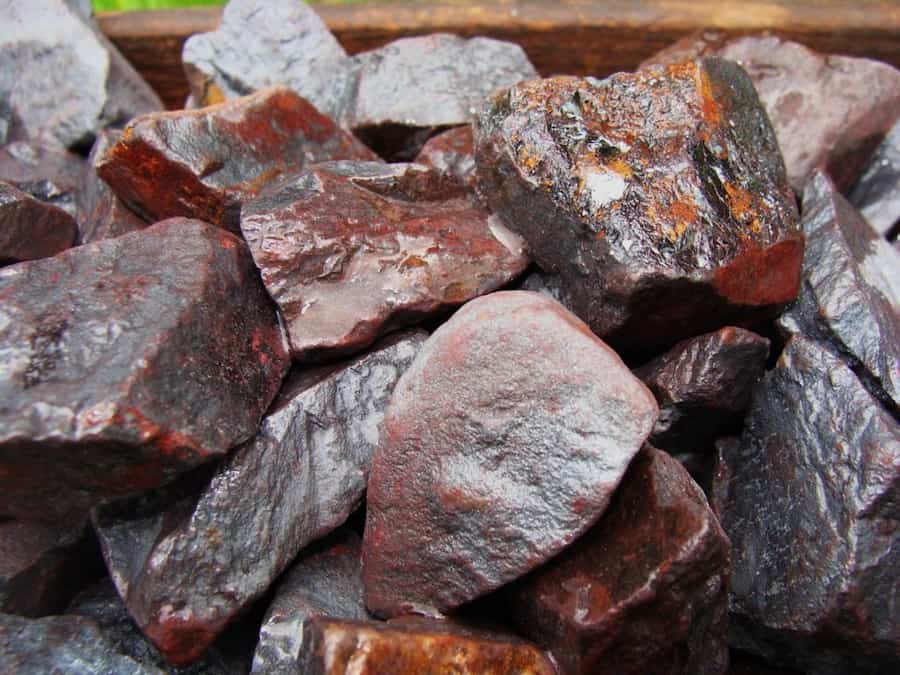 سنگ هماتیت همدان؛ کلوخه ای بزرگ کوچک مناسب صنایع فولاد قطعات آهنی