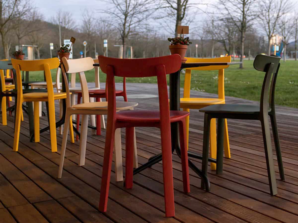 صندلی پلاستیکی فروشگاه؛ تاشو دسته دار بچه گانه 2 رنگ سفید سبز