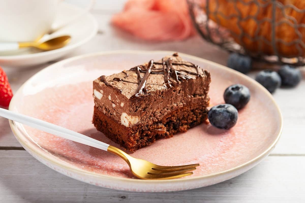 کیک نسکافه ای؛ بافت نرم 1 کیلوگرمی (شکر وانیل آرد تخم مرغ بکینگ پودر)