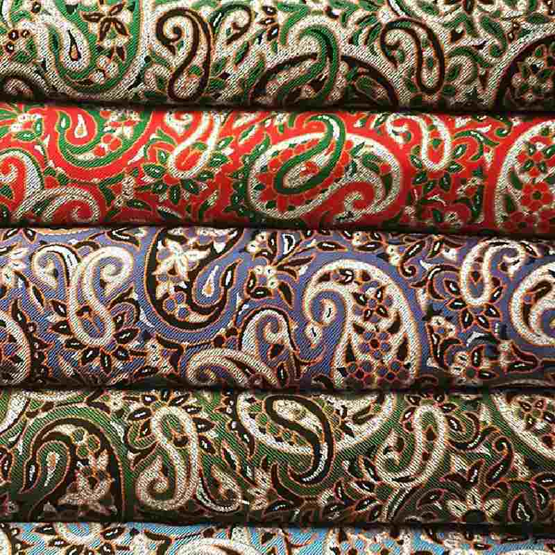 رومیزی ترمه طرح ترنج؛ نخ ابریشم رنگ طبیعی صنایع دستی اصفهان