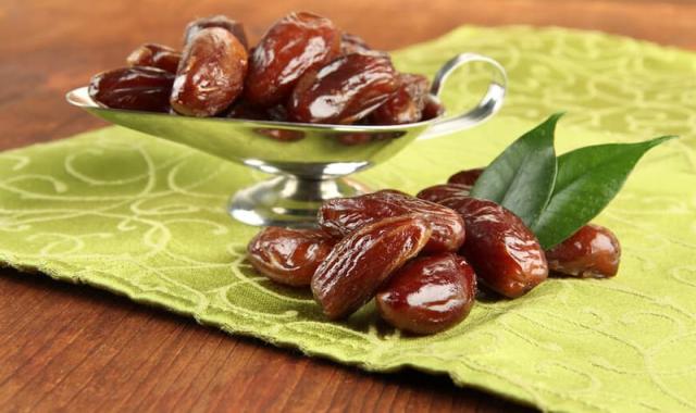 خرمای شیرازی؛ درشت بسته بندی ( یک نیم کیلویی) حاوی کلسیم