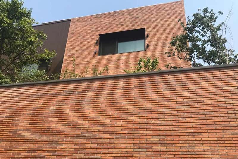 آجر سفال نما مشهد؛ دیواری کفپوش ال خاک رس (زرد کرم گلبهی قرمز)