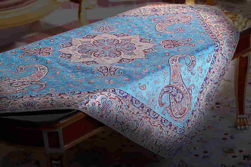 رومیزی ترمه جلو مبلی؛ الیاف ابریشم پلی استر 2 رنگ ( آبی فیروزه ای صورتی)