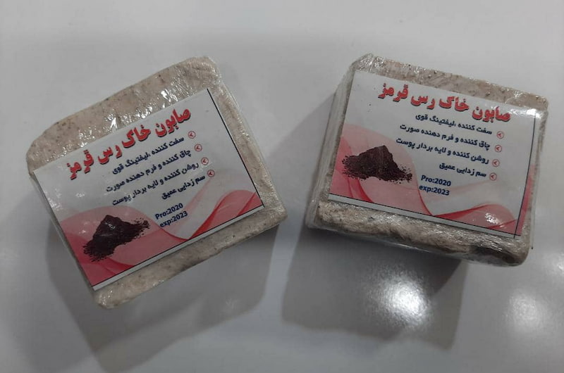 صابون خاک رس؛ لایه بردار پوست پک 3 عددی مناسب درمان آکنه