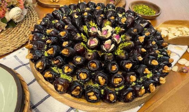 خرمای مجلسی؛ سیاه درشت مقوی مغذی پودر نارگیل Dates