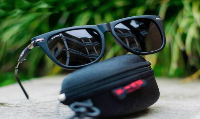 شیشه عینک یو وی؛ طلقی پلی کربنات مقاوم برابر پرتو فرابنفش گاما