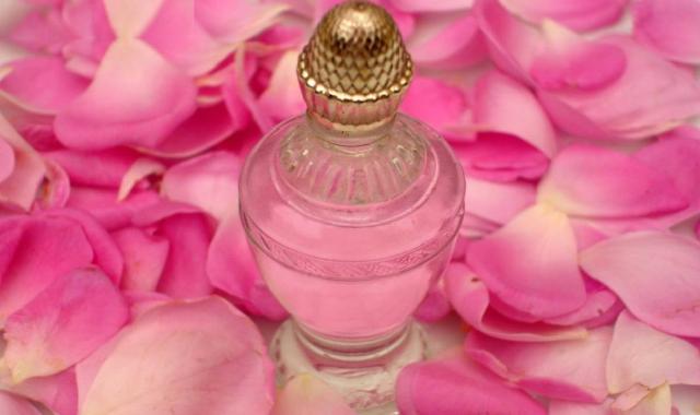 گلاب ناب میاب؛ گیاهی عطر ملایم ترکیبات (مواد طبیعی) صنعت عطرسازی