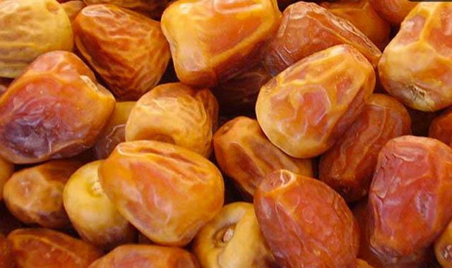 خرمای قصب؛ بافت نرم گوشتی شیرین رنگ زرد قهوه ای منبع Vitamin