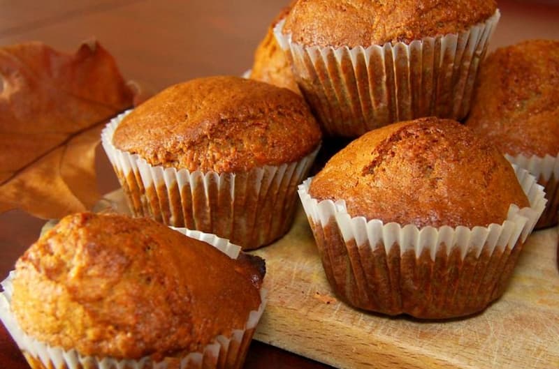 کیک یزدی پف دار؛ گنبدی شکل 3 نوع پرتقالی گردویی کشمشی