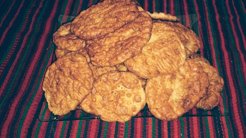 کلوچه محلی کردستان؛ قهوه ای نرم ترد کنجدی سوغاتی Kurdistan