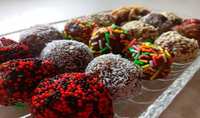 خارک خرما رطب؛ زرد روشن شیرین آنتی اکسیدان  ویتامین B1