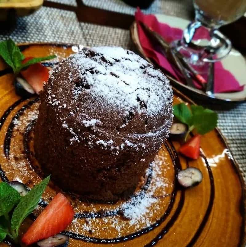 کیک های فنجانی سنتی؛ خشک مرطوب 2 طعم (ساده کاکائویی)