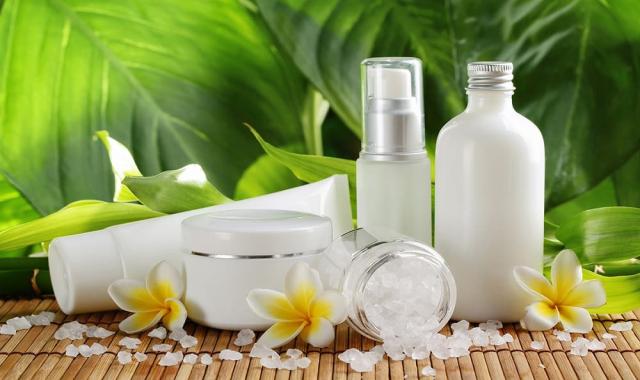 فوم شستشوی صورت شرکت نفیس؛ ضد حساسیت حاوی آنتی اکسیدان Vitamin