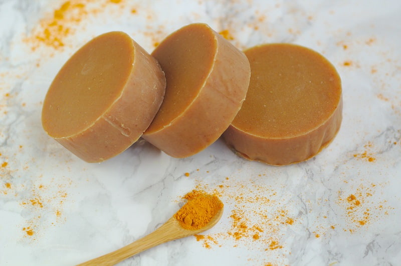 صابون زردچوبه؛ صنعتی سنتی گیاهی لک صورت رطوبت پوست ویتامین E