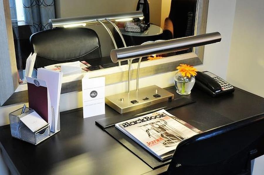 ست مدیریتی رومیزی اصفهان؛ مشکی قهوه ای تکمیل کننده دکور 2 نوع (چوبی چرمی)