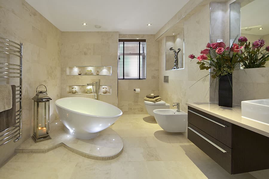 کاشی دیوار سرویس بهداشتی؛ طرح برجسته ساده سطح یکدست عمر بالا