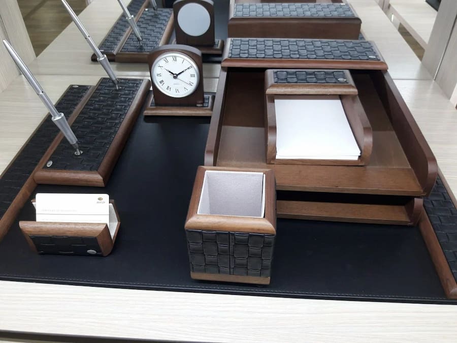 ست مدیریتی رومیزی؛ قابل شستشو دست دوز 2 جنس (چرم پلاستیک)