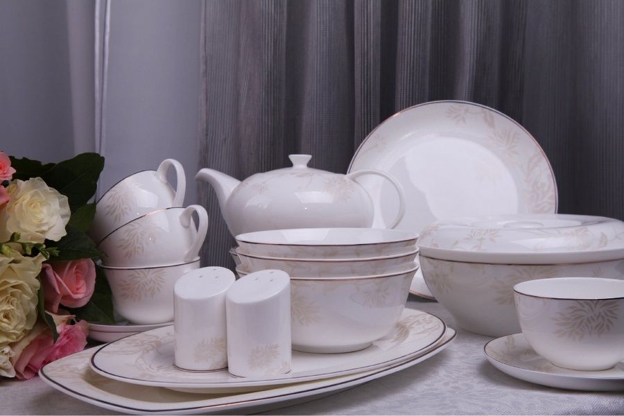 ظروف چینی 105 پارچه؛ ساده طرحدار رو لعابی 12 نفره