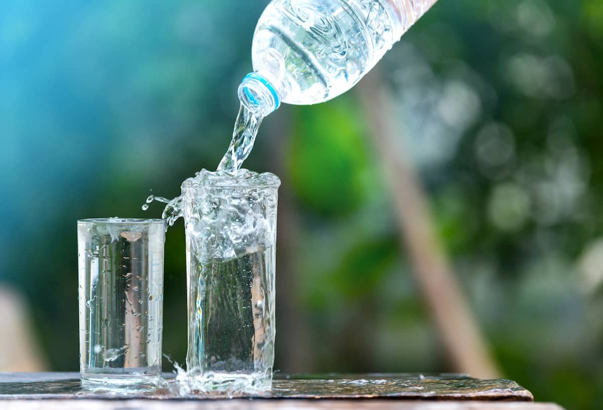 آب مقطر لیتری؛ بی رنگ شفاف نرم نگه داشتن باتری car