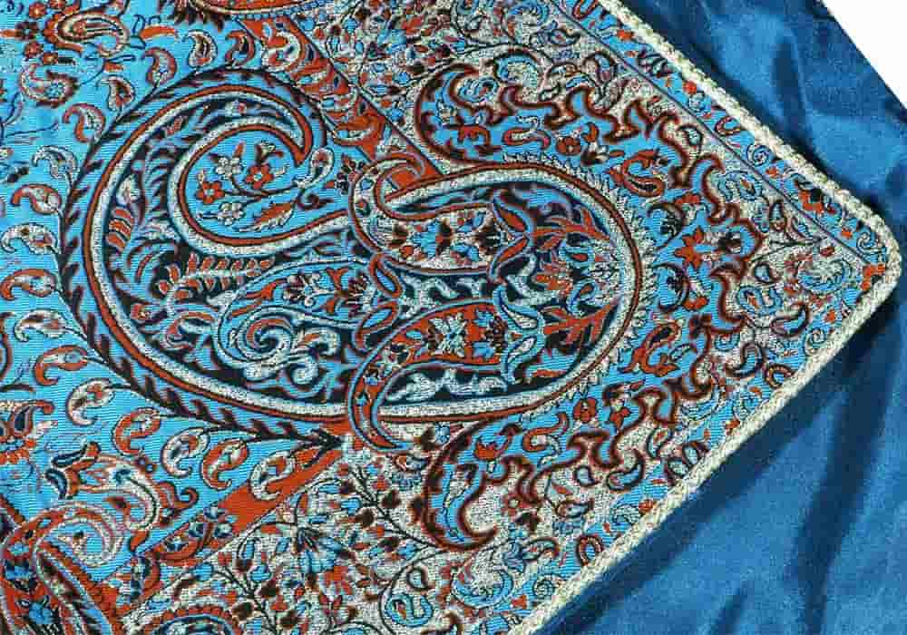 جانماز ترمه قدیمی؛ سرمه دوزی هویه کاری 2 طرح ترنج بته جقه Yazd