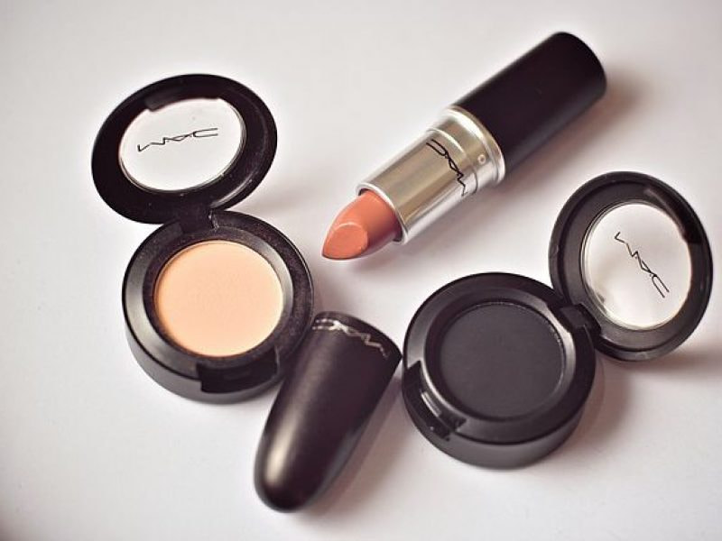 کیف ارایشی فانتزی؛ سفید کرم دکمه ای زیپی ضد آب Quality