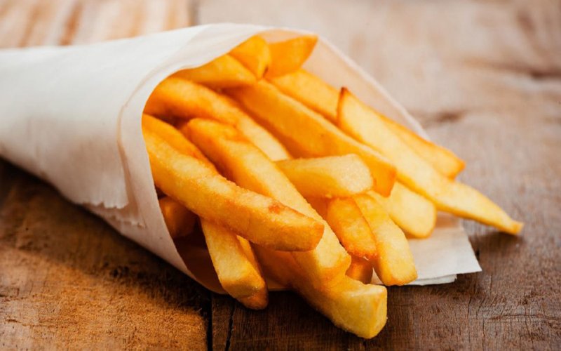 خلال سیب زمینی یک کیلویی؛ خوش طعم ترد حاوی ویتامین B6