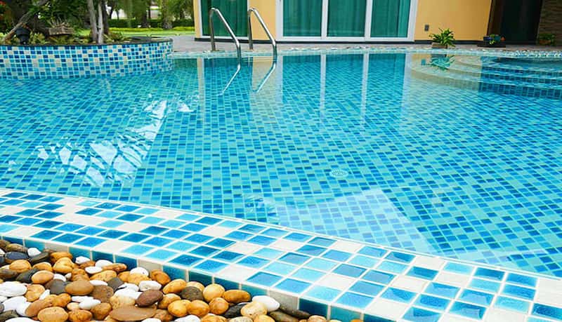 کاشی دیوار استخر؛ لعاب دار (شیشه ای) پرسلان آبی آسمانی مربع 6 ضلعی