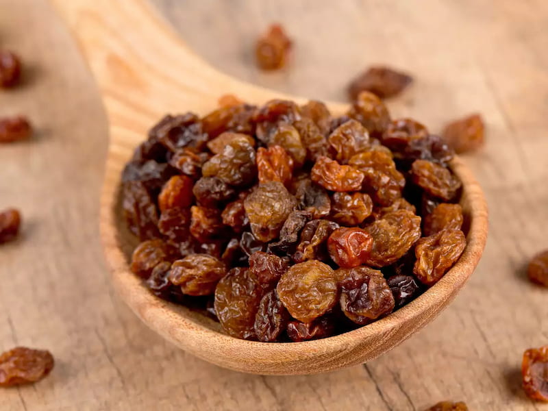 کشمش با هسته؛ خشکبار طبع گرم منبع سدیم فیبر افزایش انرژی Raisins