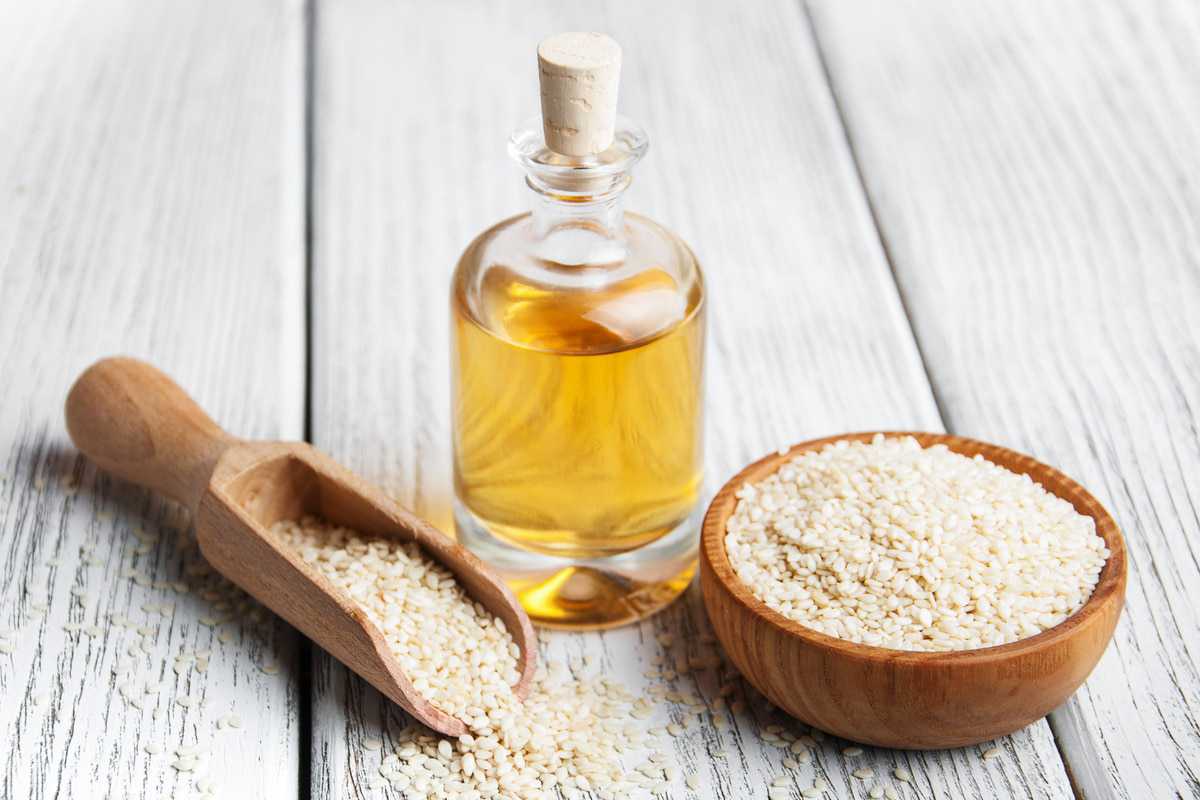 روغن کنجد فرابکر ماعون؛ سطح یکدست شفاف وزن بسته بندی بطری (دو یک کیلویی)