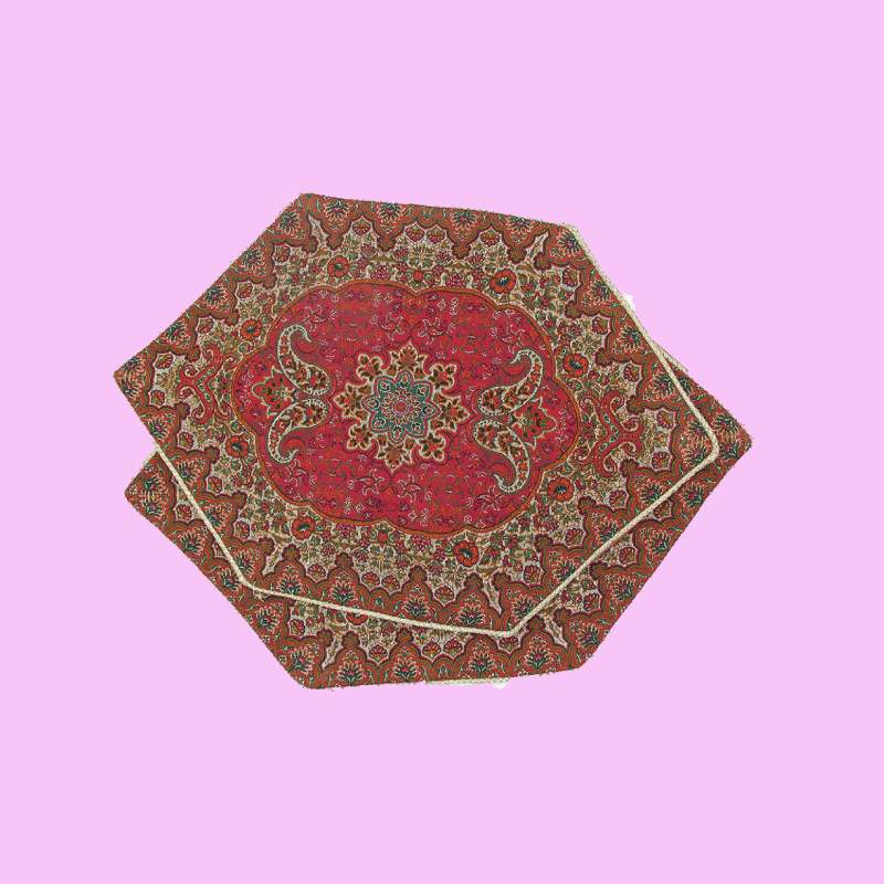 رومیزی ترمه قرمز؛ دست دوز ماشینی 2 طرح بته جقه سالار ابعاد 100*100 سانتی متر