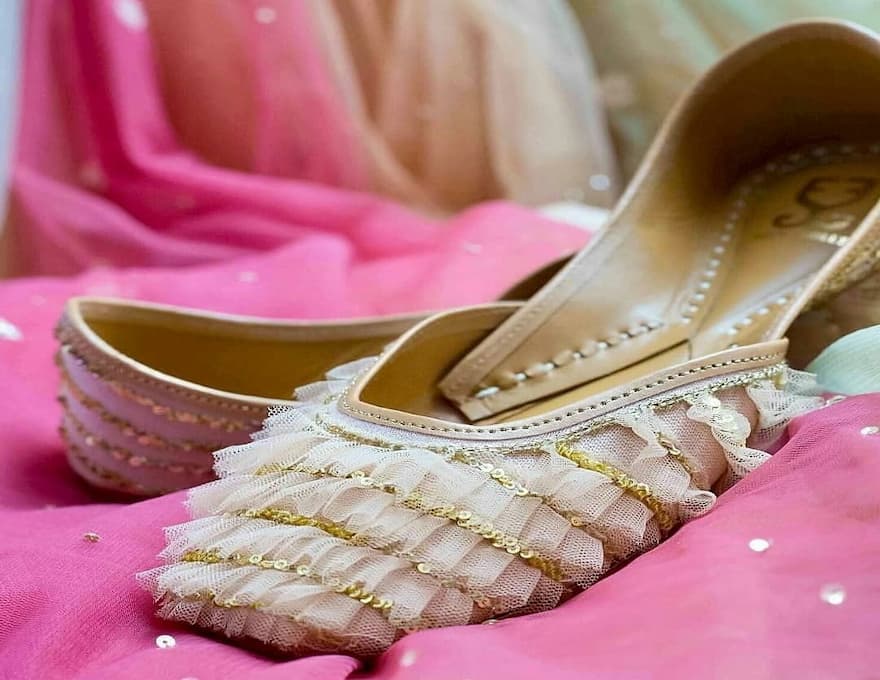 صندل مجلسی کرم رنگ؛ کفی نرم مقاوم انعطاف پذیر sandal